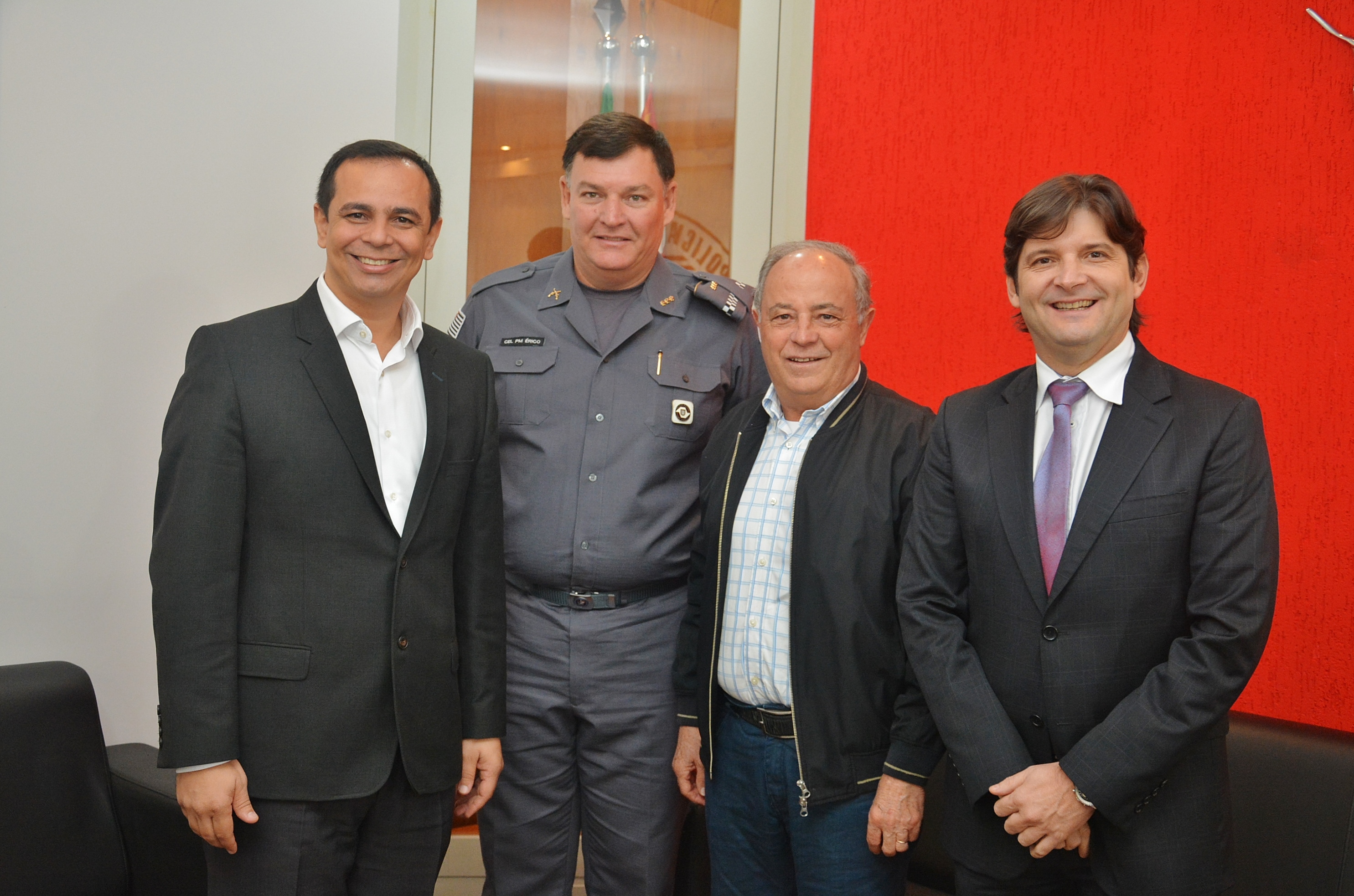 Deputado André do Prado com o prefeito Abel Larini, o vereador Wilson e o coronel Érico
