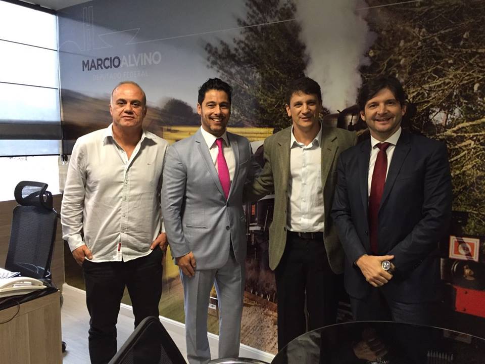 Vice-prefeito Isael e o vereador Piorino ao lao dos deputados André do Prado e Marcio Alvino