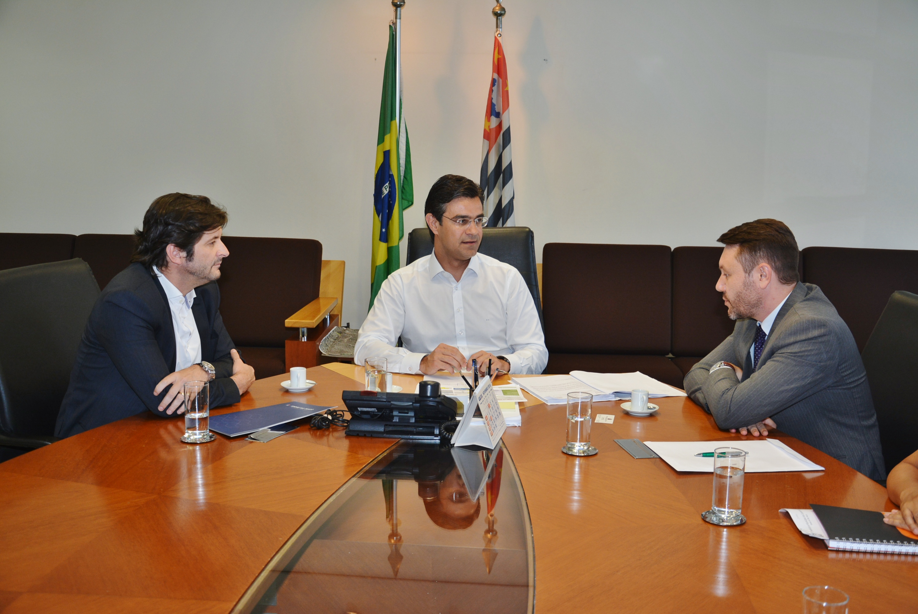Reunião na Secretaria de Habitação com o secretário Rodrigo Garcia e o prefeito de Guararema, Adriano Leite