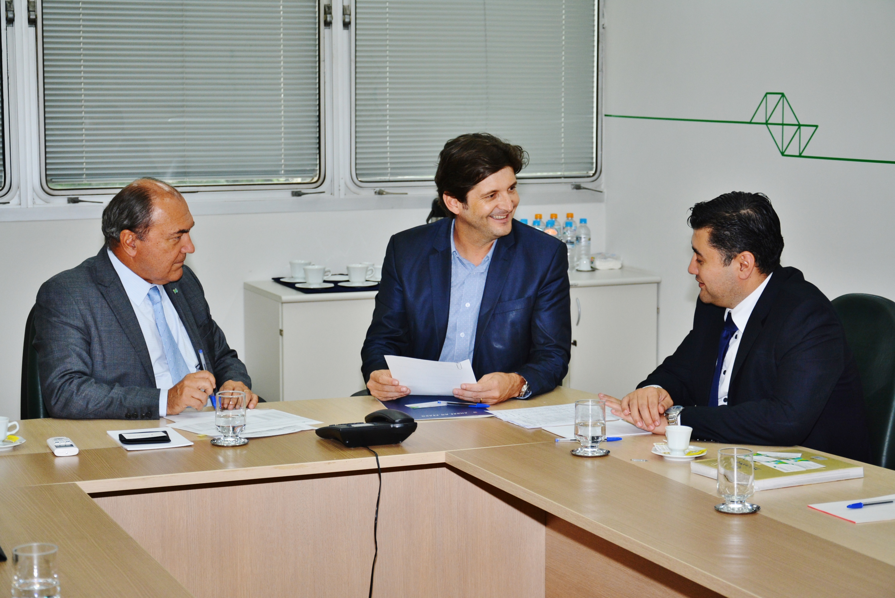 Reunião com o diretor-presidente do Desenvolve SP, Milton Luiz de Melo Santos, o deputado e o prefeito Rodrigo Ashiuchi