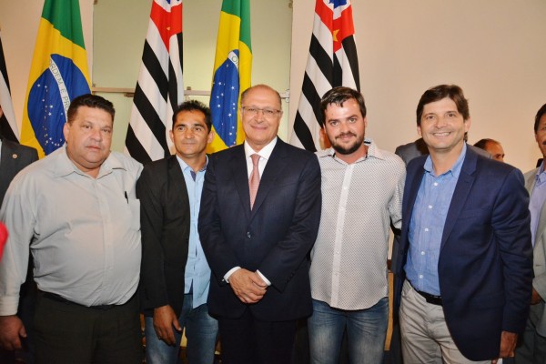 Deputado André do Prado com o prefeito em exercício Mauro e os vereadores: Palitinho e Valter com o governador Geraldo Alckmin
