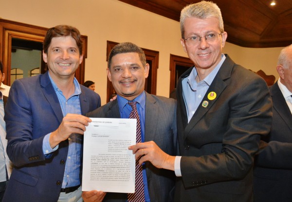 Deputado André do Prado, vereador Veinho, e o prefeito Paulo Baruffi