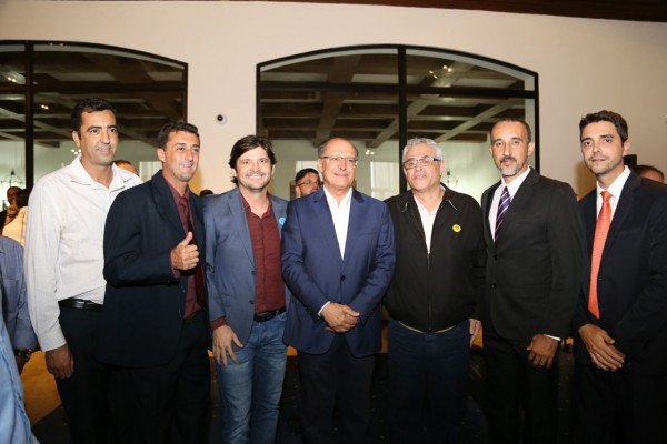 Deputado André do Prado com prefeito e vereadores com o governador Geraldo Alckmin