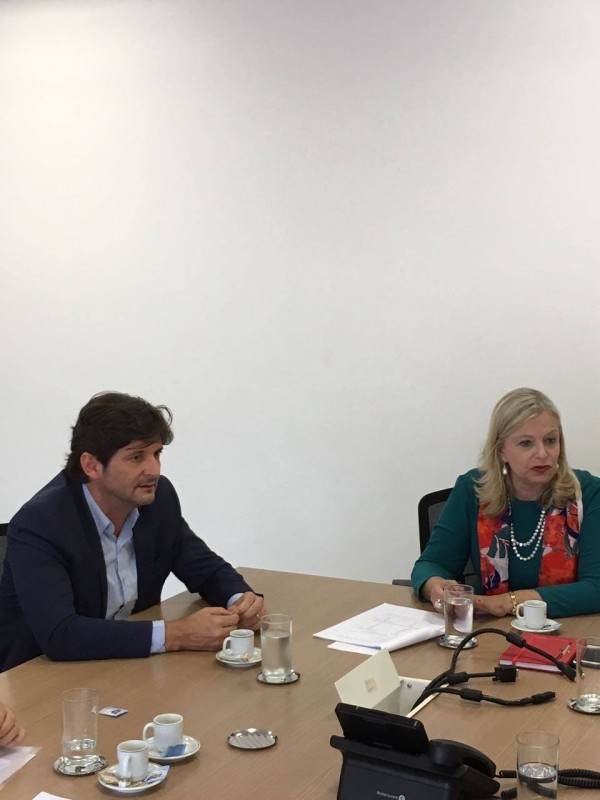 No Centro Paula Souza, deputado André do Prado e diretora superintendente Laura Laganá reuniram-se para tratar de solicitação de Colina