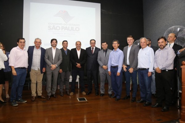 Deputado André do Prado e prefeitos prestigiam a posse do novo secretário de Logística e Transportes, Mário Mondolfo